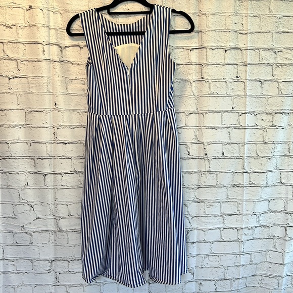 ⭐️ Blue pleated pinstripe tea length retro fit & flair sleeveless v zip back M - Picture 2 of 16